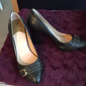 Cole Haan/Nike Air Olive/brown leather heels.